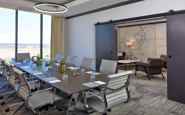 Renaissance St. Louis Airport Hotel