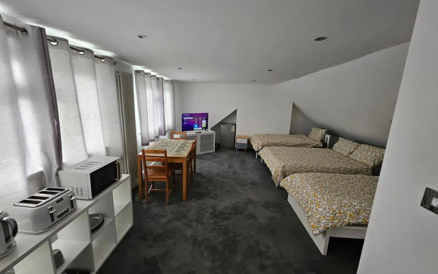 SnoozeDen Westmead – Windsor Castle & Legoland