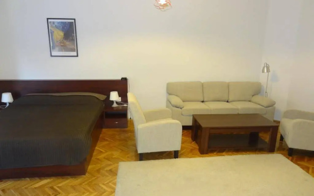 Five Season's Apartment