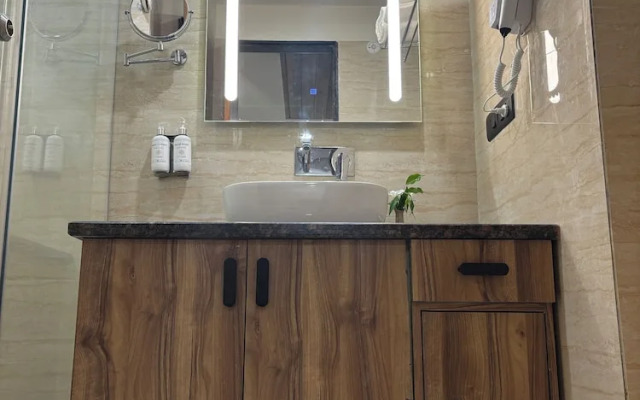 Anandi Bhawan by Pandora, Vrindavan