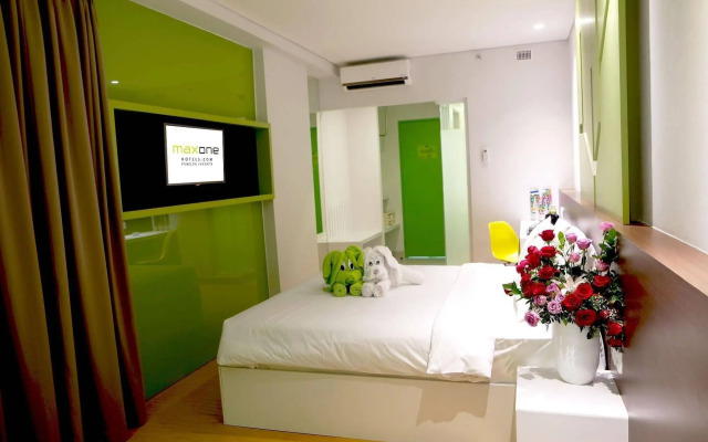 MaxOne Hotels at Pemuda
