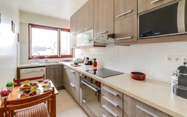 Spacious Apartment Near Exhibition Park