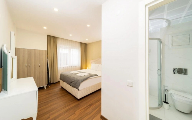 Central Flat With Balcony Near Sea in Muratpasa