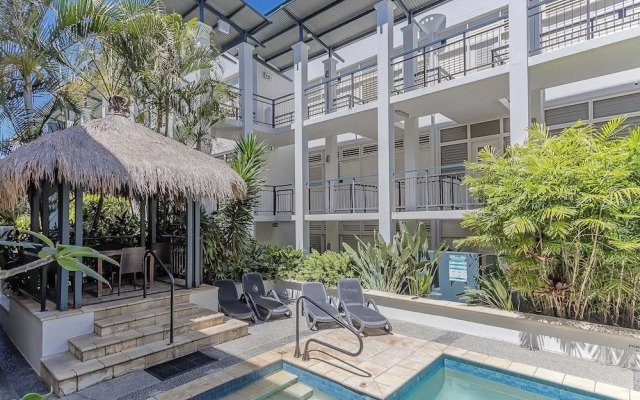 Luxe Oceanfront Haven with a Rooftop Spa