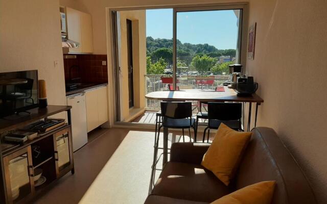 Entre port et village