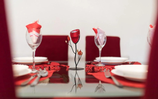 Apartment Doris, Nenadici