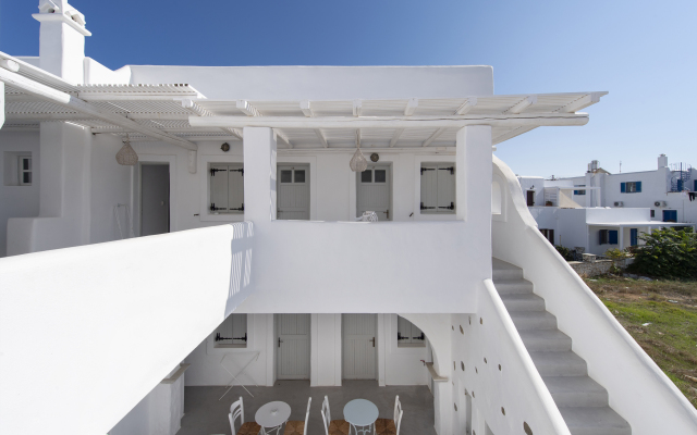 Zefi Hotel & Suites