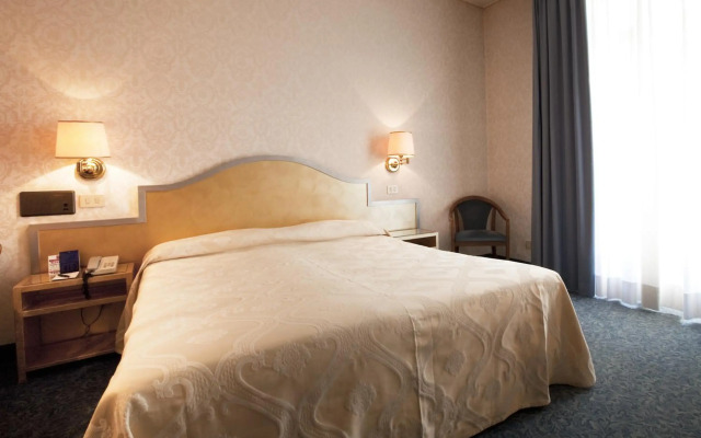 Avalon Hotel Paris Gare du Nord