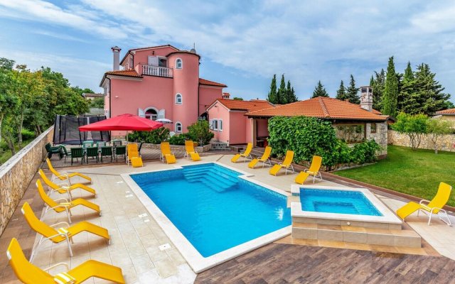 Nice Home in Pula With Sauna, Wifi and 8 Bedrooms