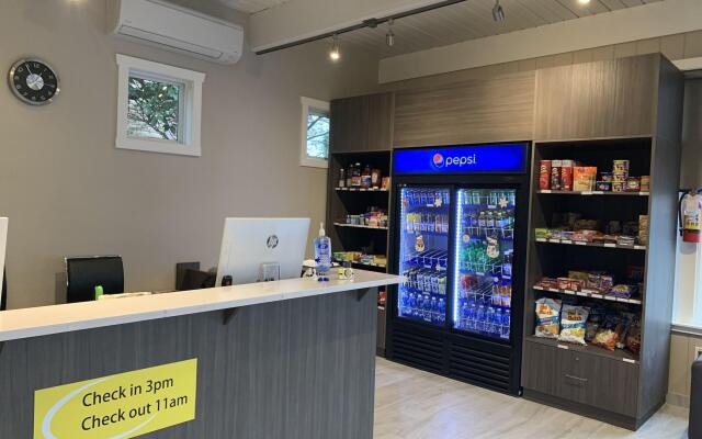 Super 8 by Wyndham Courtenay