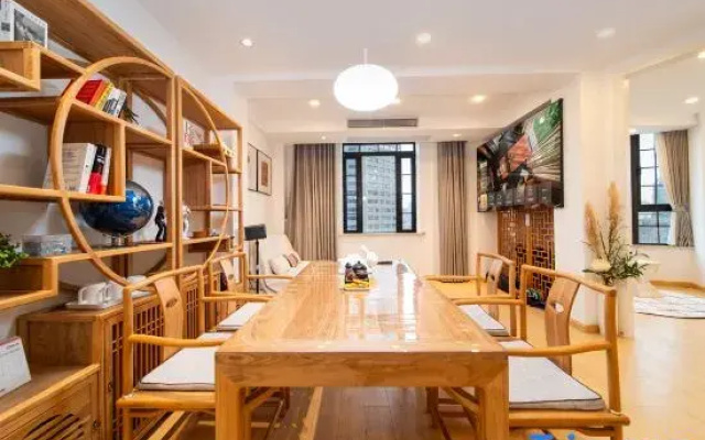 Lumen Homestay (The Bund)