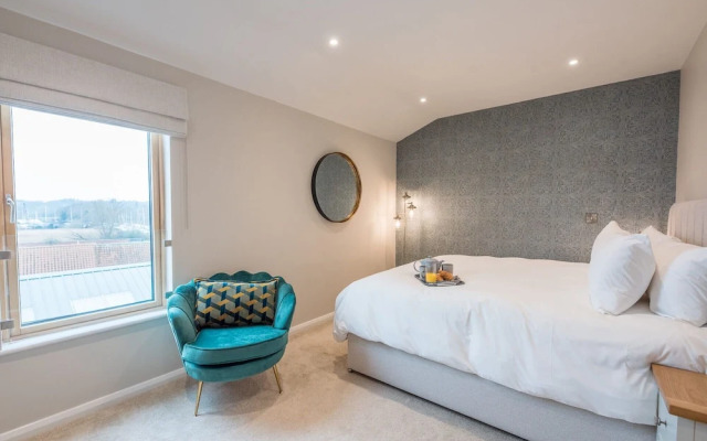 Woodbridge Penthouse