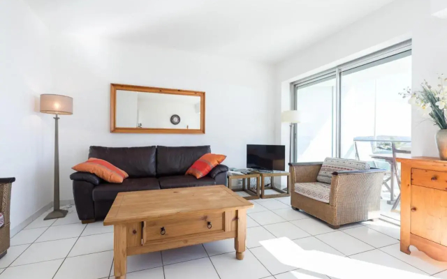 Bright two Bedroomed Apartment on the Beach in Cannes With Huge Terrace With Fabulous sea Views - 2001 - Apartment in Cannes - Photo 4