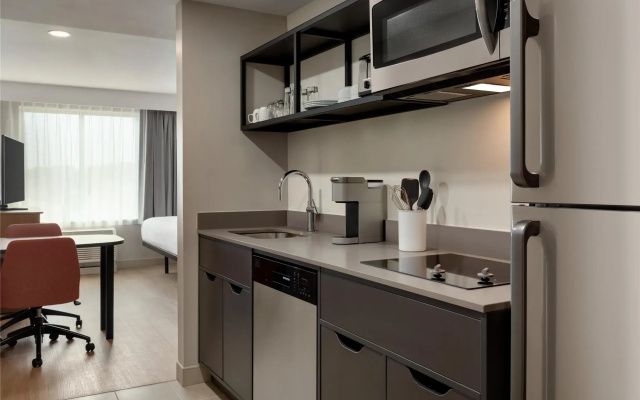 LivSmart Studios By Hilton Kokomo