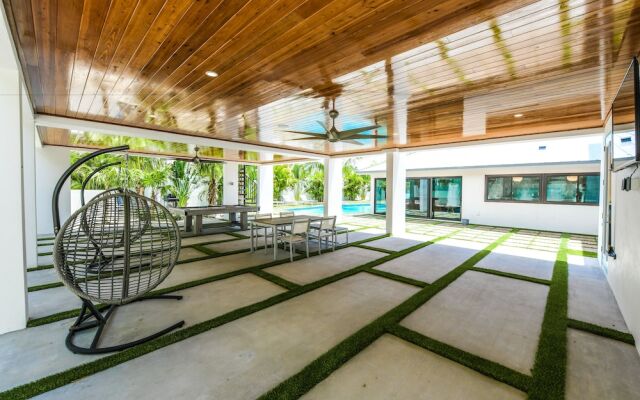 Lido Key Retreat by SKLRP