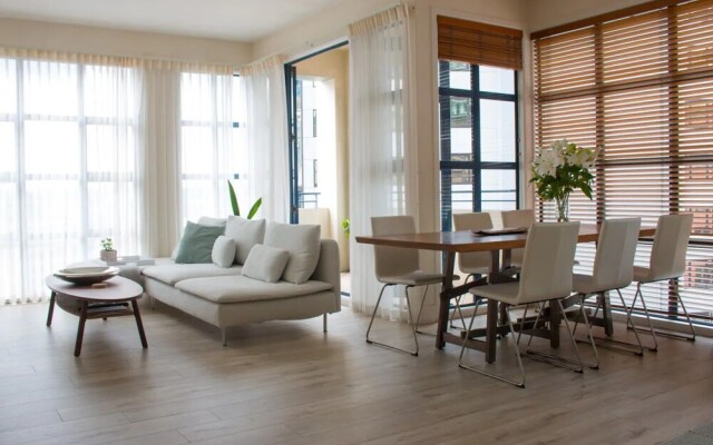 2 Bedroom Penthouse Apartment with Harbour Views