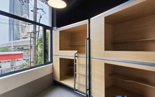 Weiliu Youth Hostel (Shanghai People's Square Jing'an Joy City Branch)