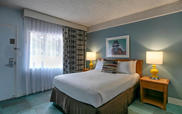 La Jolla Cove Suites