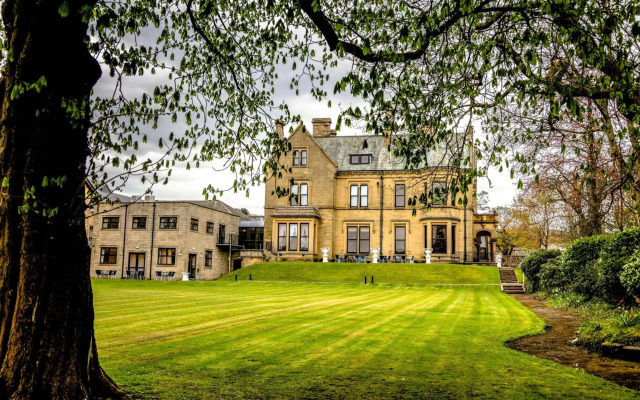 The Oaks Hotel