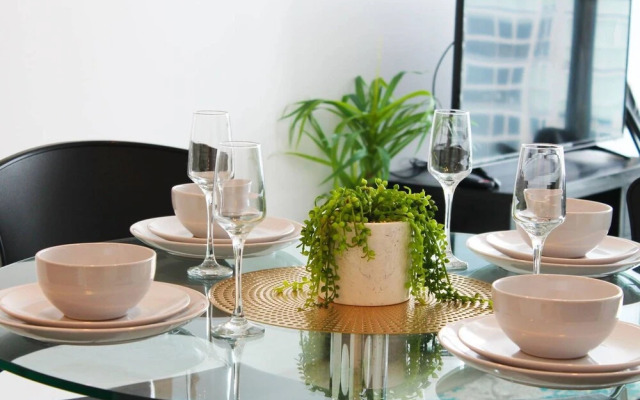 2BR Food Drink Hub Pool 2 Cars Gym Rooftop