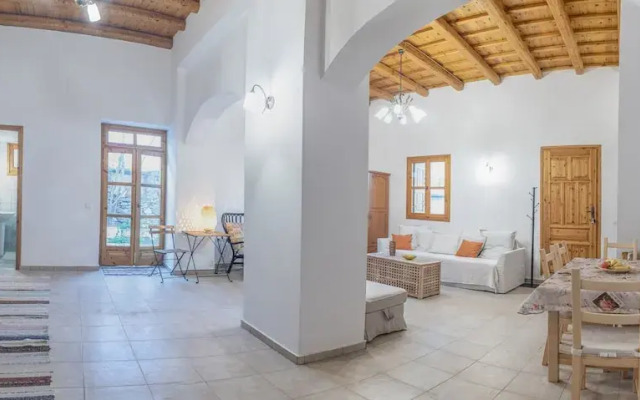 Luxury Maisonette, Big Yard