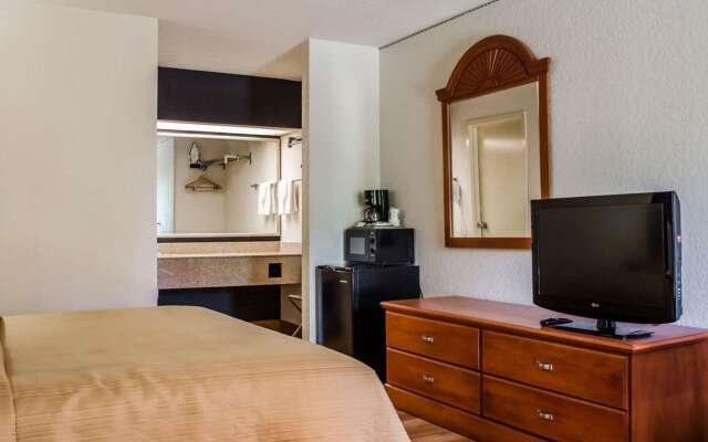 Days Inn by Wyndham Eglin AFB