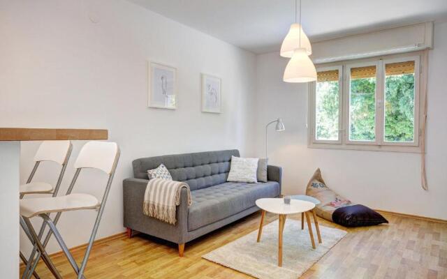 Centar White Apartment