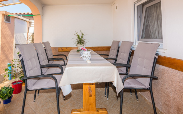 Apartment Jelena 50m From The Beach