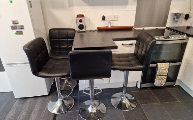 Super Comfy Apartment - Devon - A38 - Sleep 4pers