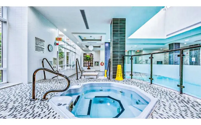 Lake View Luxury Condo by Elite Suites