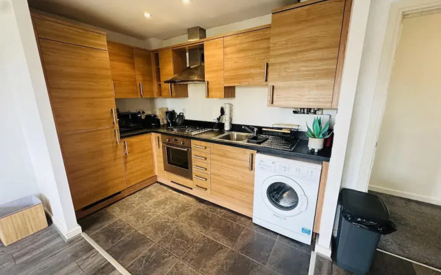 Two Bedroom Chic Apart,heathrow With Wifi & Sky tv