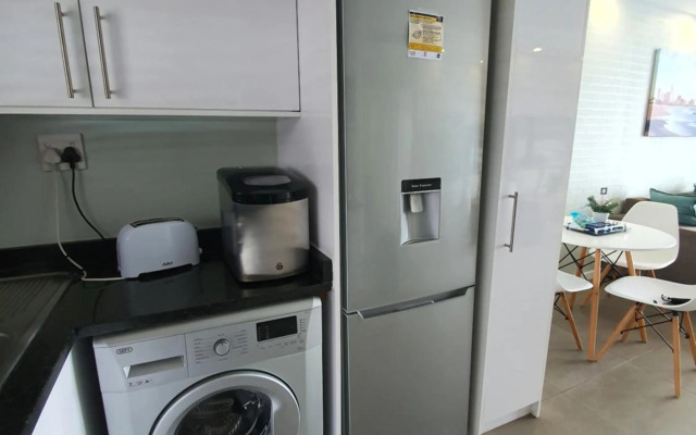 uSHAKA WATERFRONT - LUXURIOUS LAVISH LOOKER