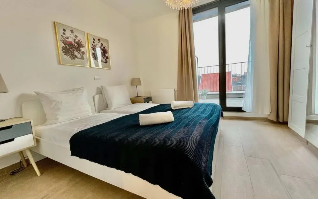 Modern 1BR Near Diamond District by Oneluxstay