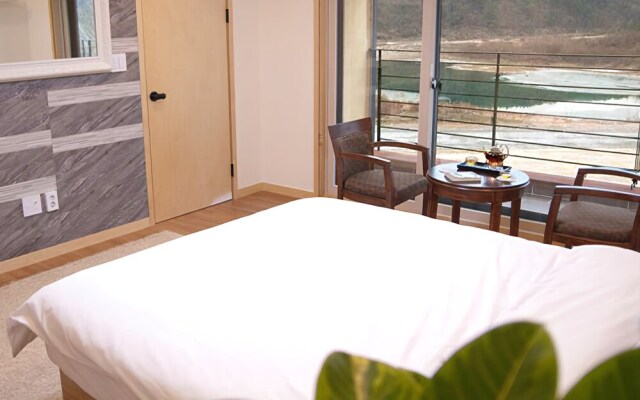 Yeongwol River Palace Pension