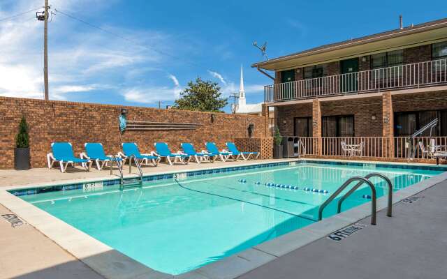 Quality Inn Magnolia