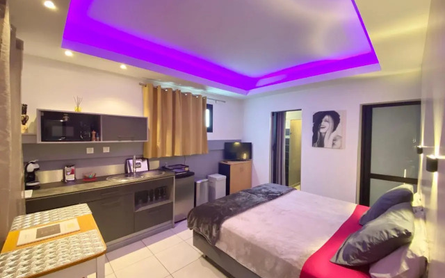 Hostal 170 Room 14 Service Appartement
