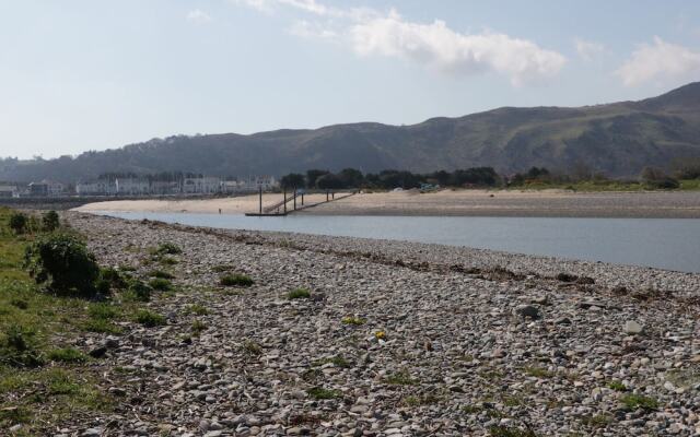 11 Deganwy Beach