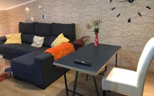 apartamento con amplia terraza cerca del hospital clínico