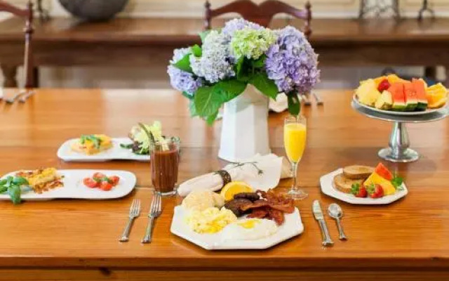 Live Oak Bed And Breakfast