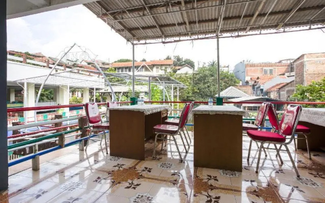 Oyo 2996 Penginapan Villa Balong Bho