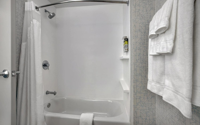 Holiday Inn Express Milwaukee Downtown by IHG