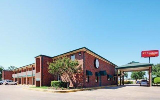 Econo Lodge Inn & Suites