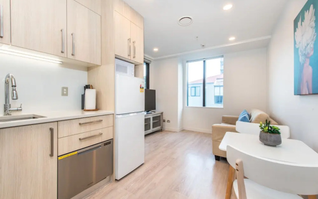 JHT Studio Opp Skytower view Balcony