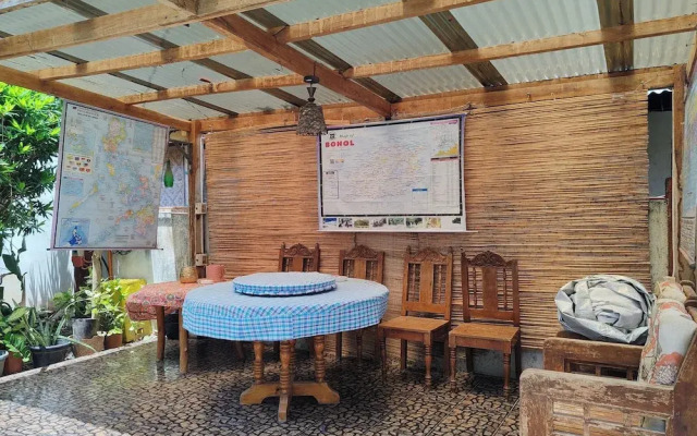 Intoy's Place Panglao near Beach