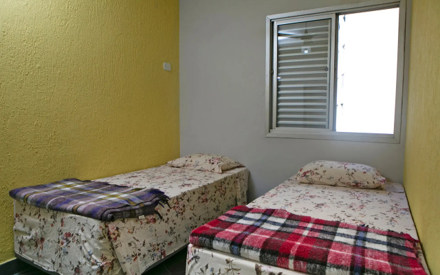 Central Plaza Flat