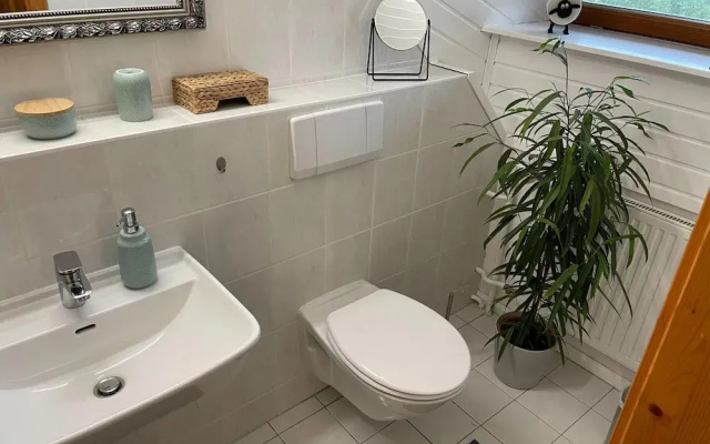 Retreat With Garden & Family Amenities