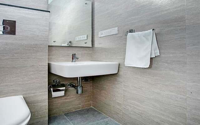 Super OYO Capital O 3 Square Near Sri Amruth Chithra Mandira