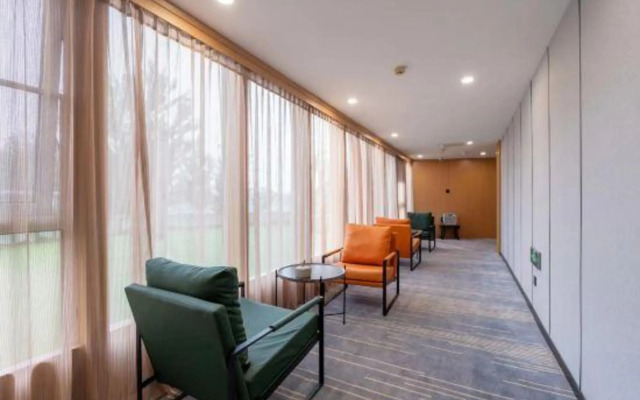 Super 8 Collection Hotel (Beijing Capital Airport New International Exhibition Center)