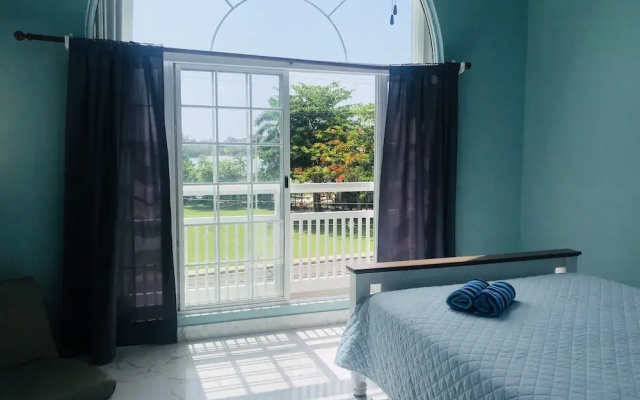 Luxury Apartments and Rooms, The Lagoons