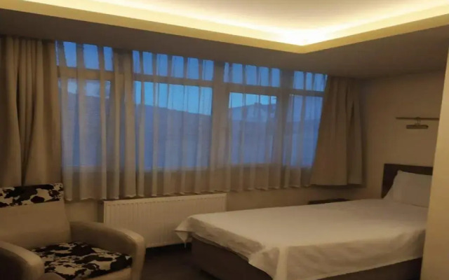 Center Room Residence